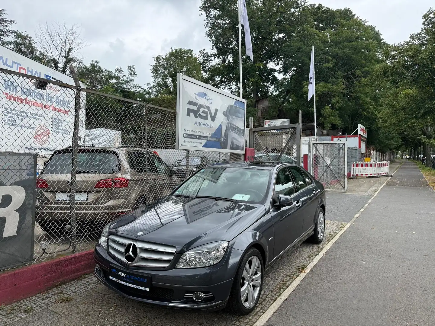 Mercedes-Benz C 180 CGI Lim. BlueEfficiency *Schiebedach*TOP Gris - 1