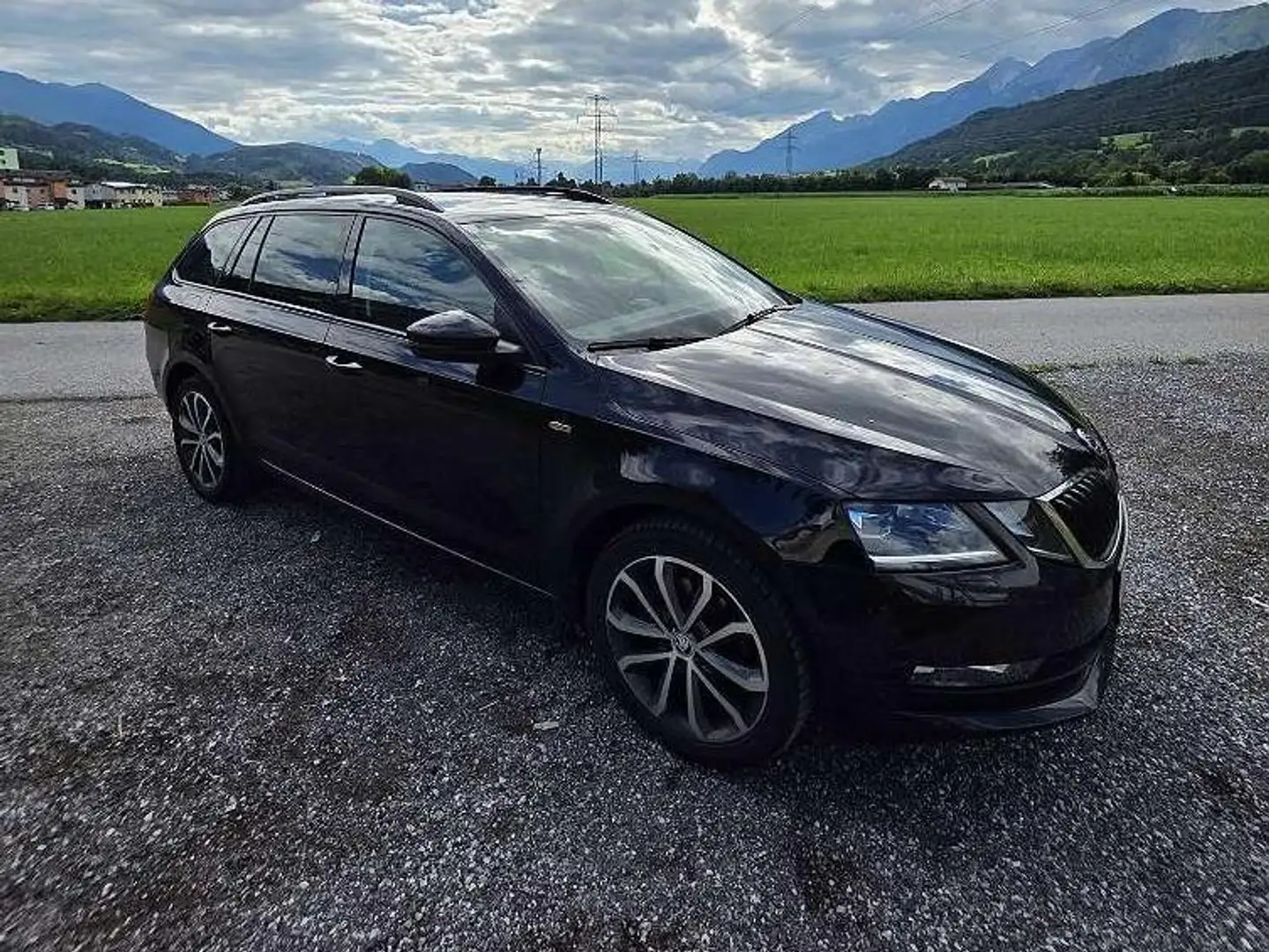 Skoda Octavia Octavia Combi 2,0 TDI Ambition Limited DSG Schwarz - 2