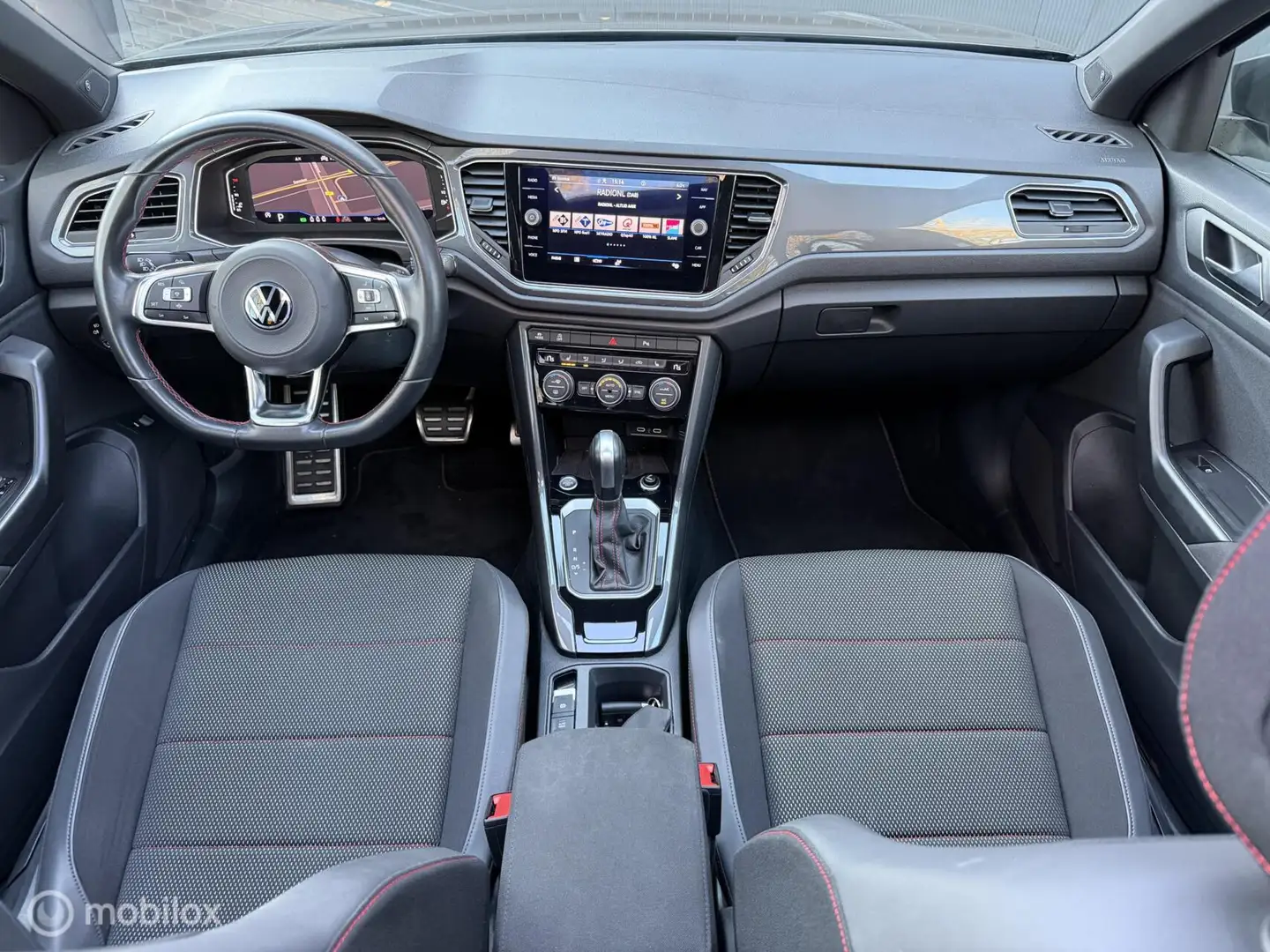 Volkswagen T-Roc 1.5 TSI Sport|Pano|Carplay|Virtual|ACC|Camer Grijs - 2