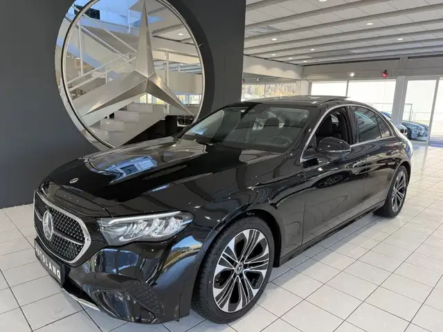 Mercedes-Benz E 220 d Avantgarde Advanced Panoramadach Ansicht 3
