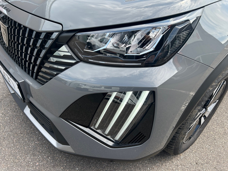 Peugeot 2008 1.2 PureTech 130 Allure LED PDC KlimaA AUT — photo 3