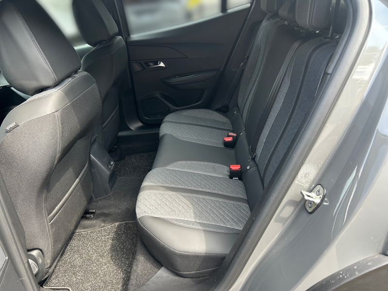 Peugeot 2008 1.2 PureTech 130 Allure LED PDC KlimaA AUT — photo 7