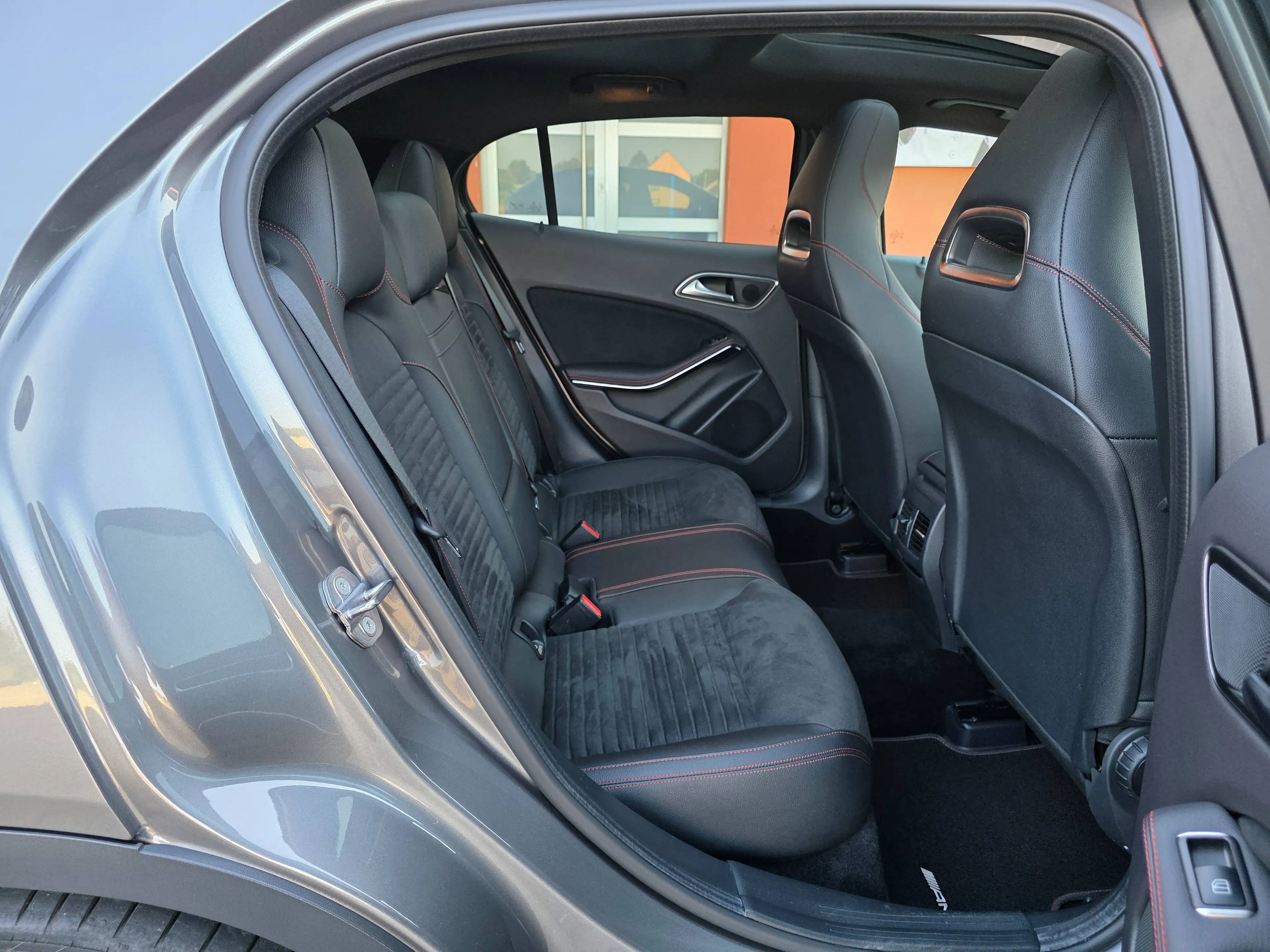 Mercedes-Benz GLA 180 GLA 180 AMG-Line - Automaat — photo 11