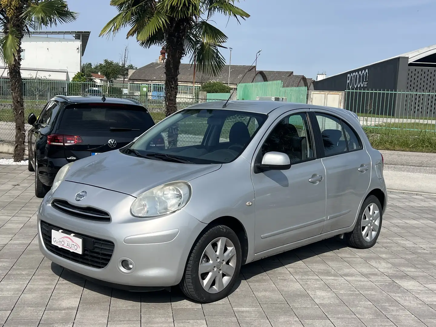 Nissan Micra Micra IV 2010 5p 1.2 dig-s Acenta 98cv Gris - 1