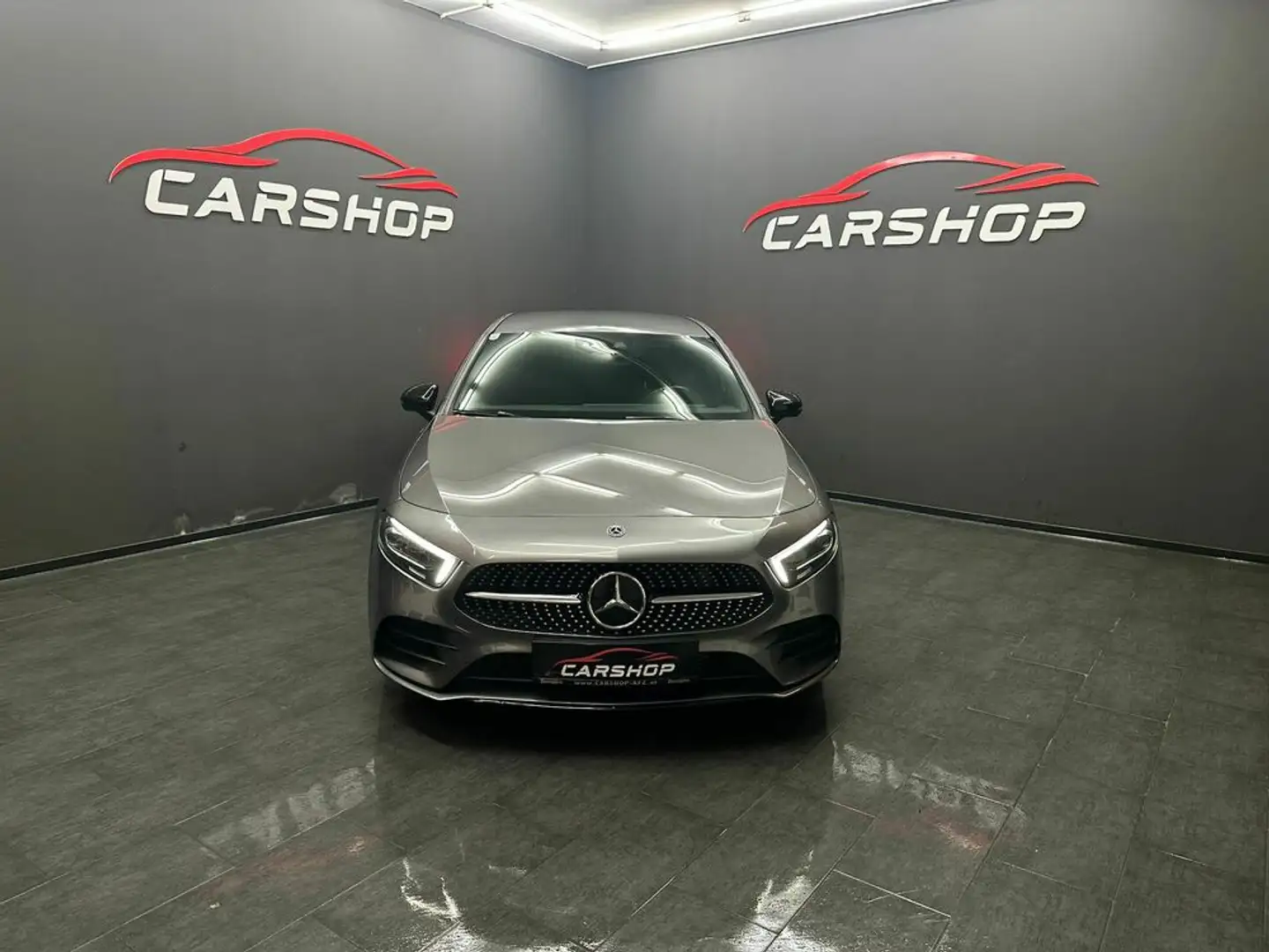 Mercedes-Benz A 180 d Amg-Line Limousine Grau - 1