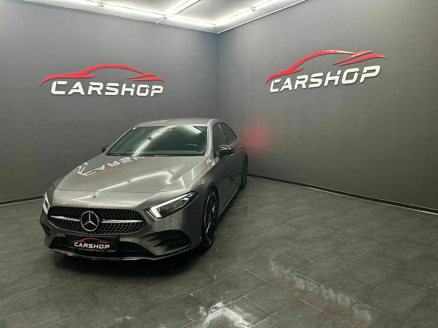 Mercedes-Benz A 180 d Amg-Line Limousine Grau - 2