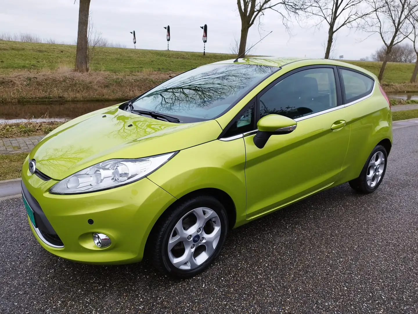 Ford Fiesta 1.6 VCT 120 PK Titanium ** AIrco ** Bluetooth ** P Vert - 2