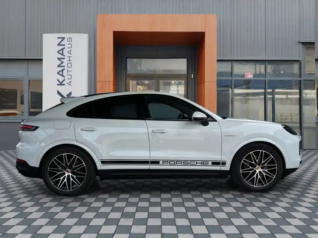 2024 Porsche Cayenne in White for sale