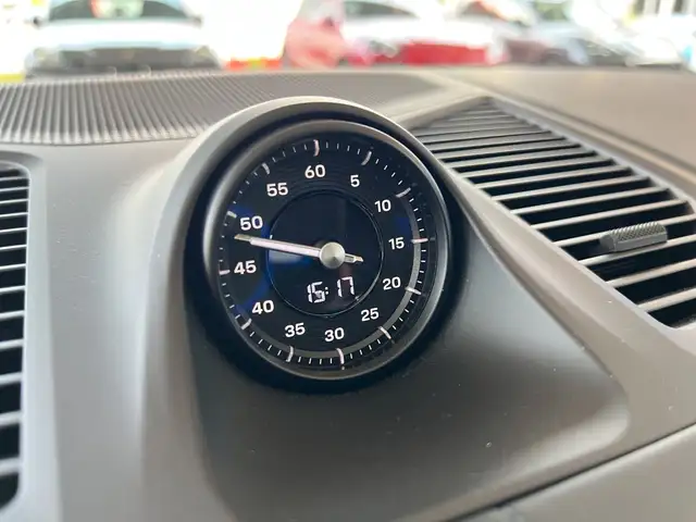 Porsche Cayenne view 15