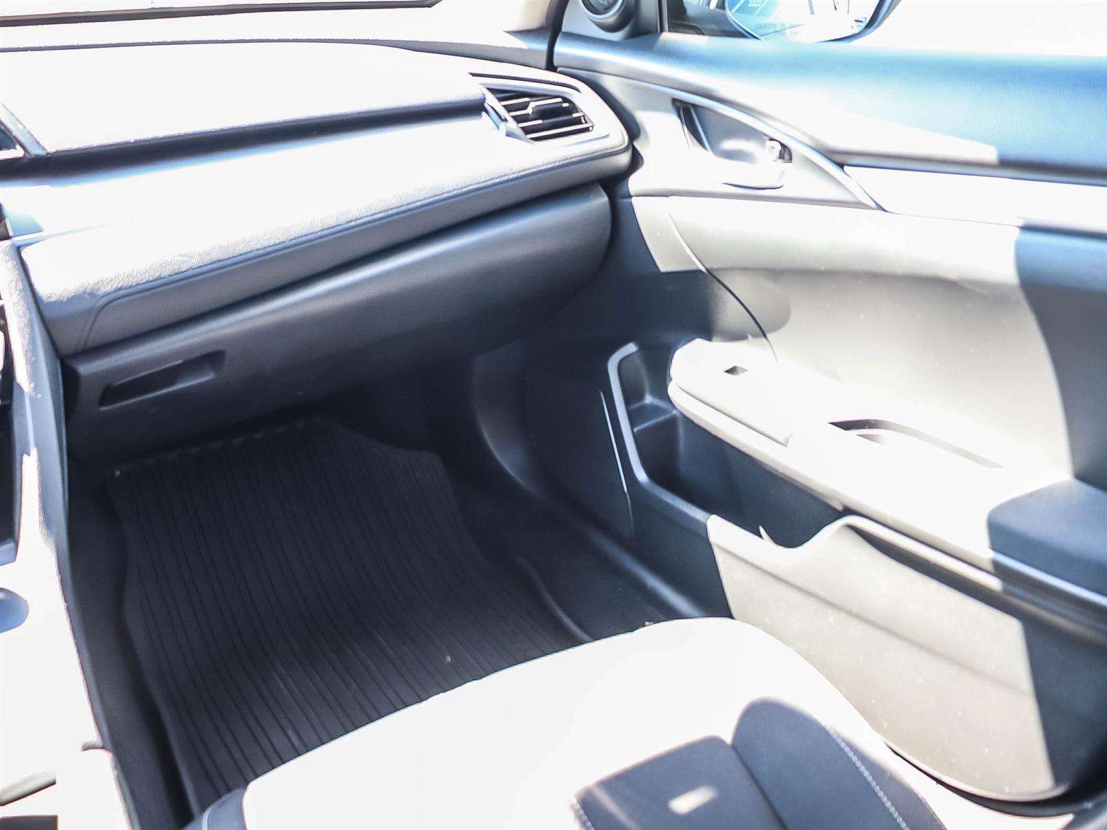 2018 Honda Civic SE thumb 16