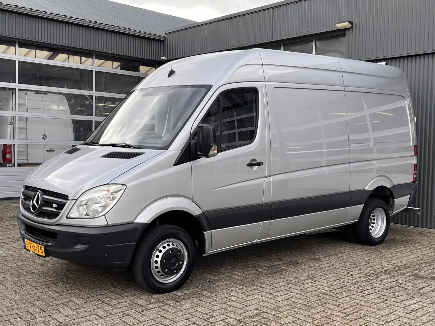 Mercedes-Benz Sprinter 513 2.2 CDI 366 HD Airco 2-Persoons Parkeersensore Zilver - 2