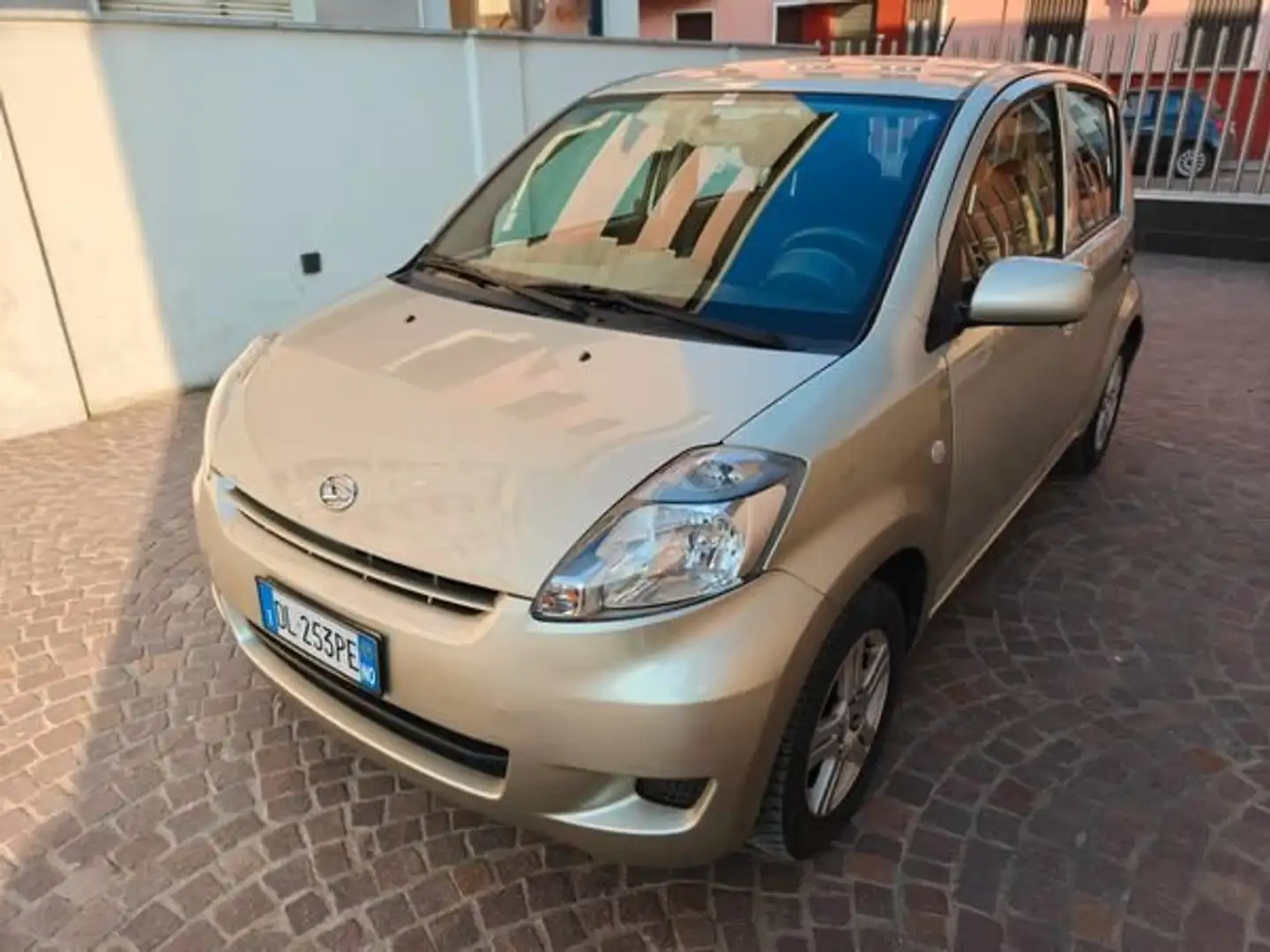 Daihatsu Sirion Sirion 1.0 Hiro Бежевий - 1