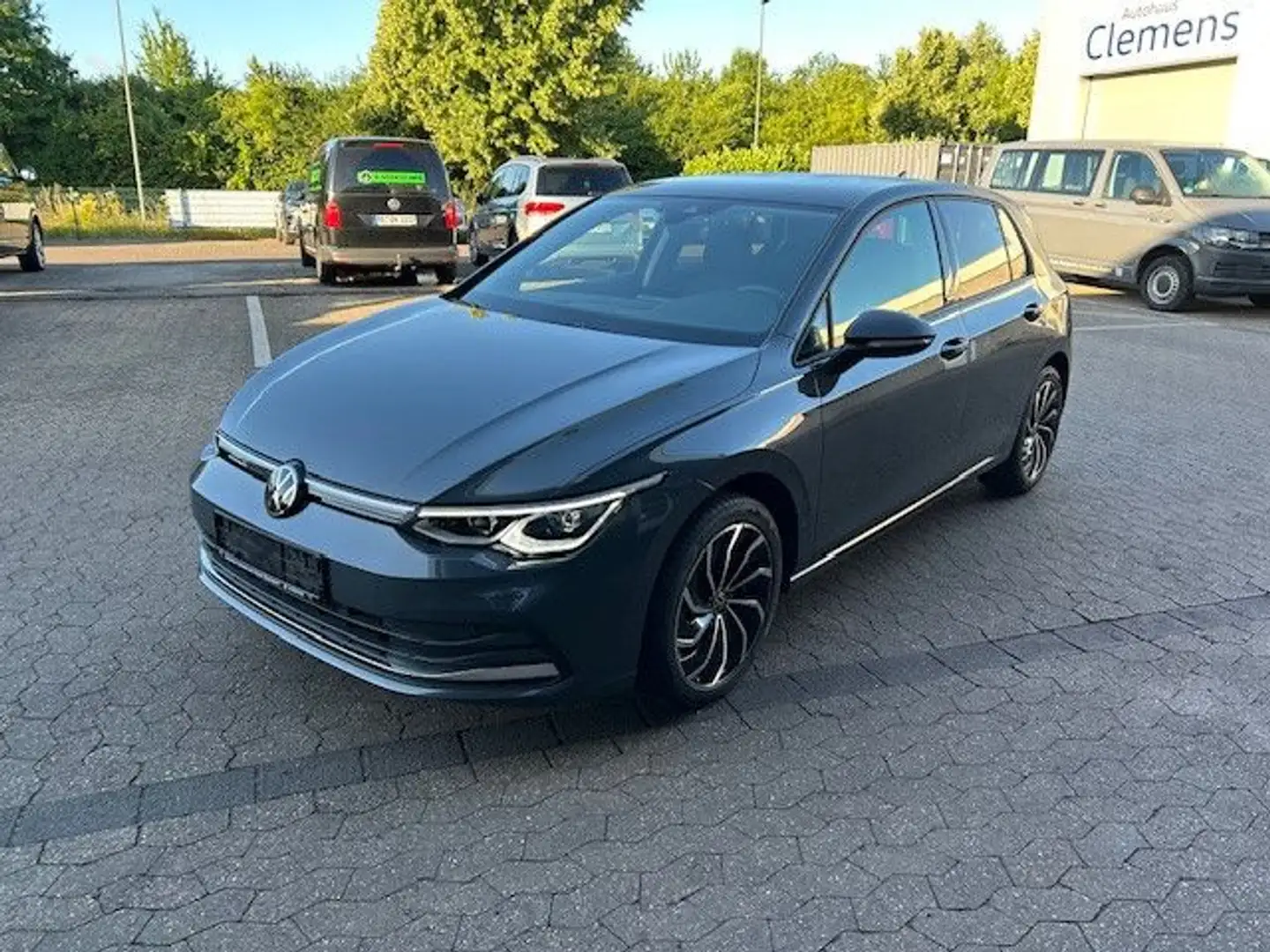 Volkswagen Golf VIII Move 1,5ltr. DSG LED AHK KAMERA Gris - 1