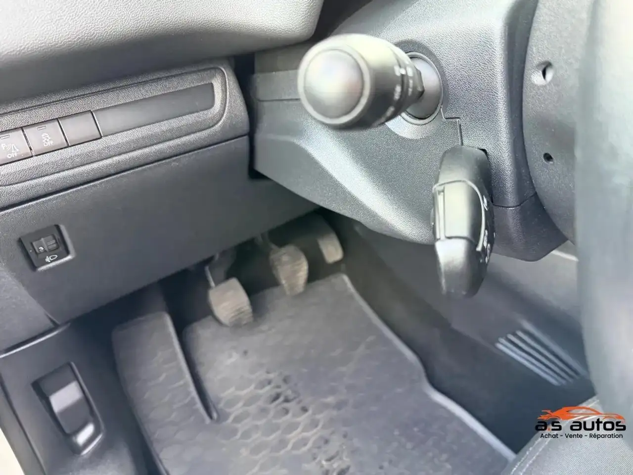 Peugeot 208 208 — photo 9