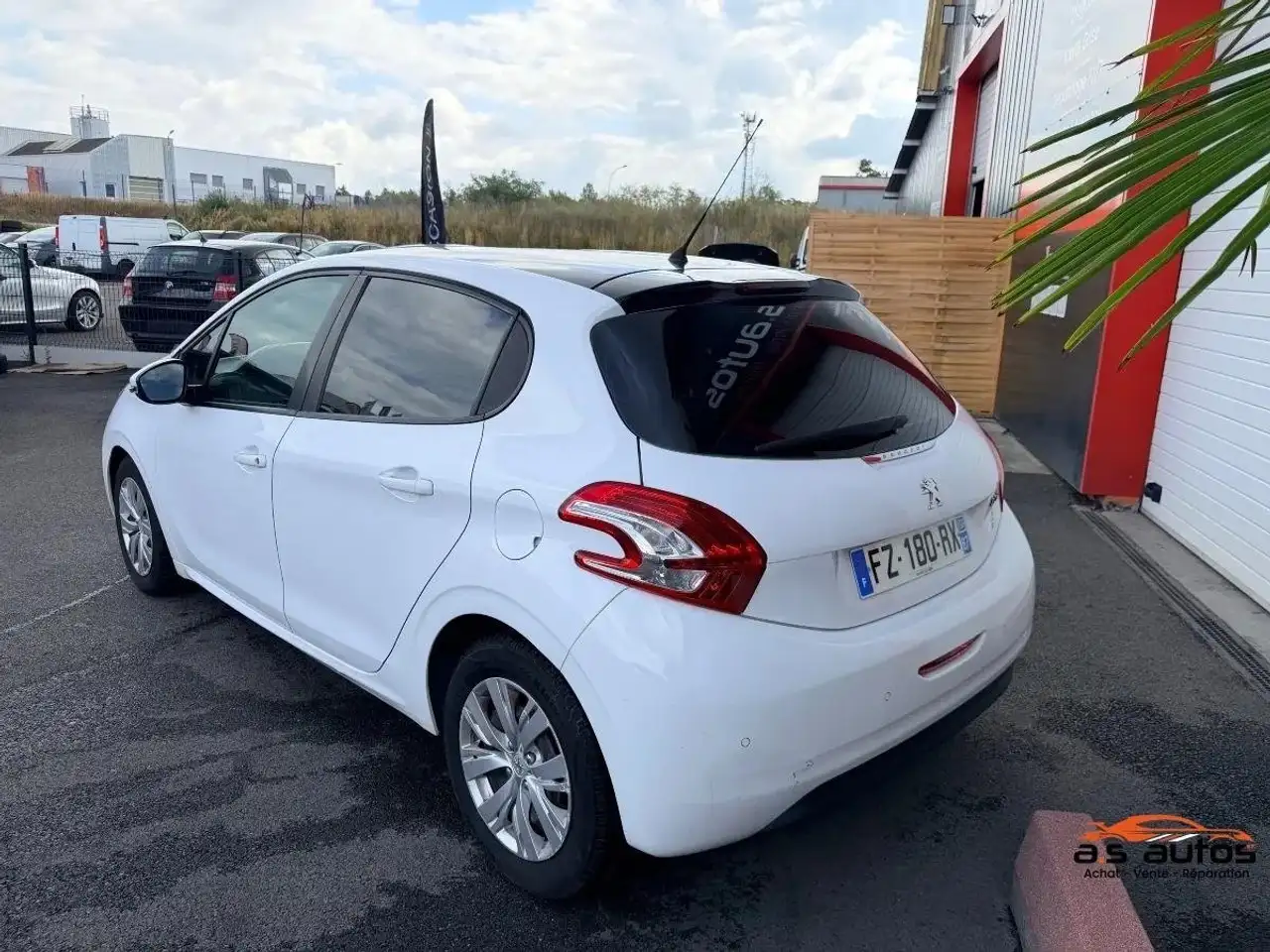 Peugeot 208 208 — photo 4