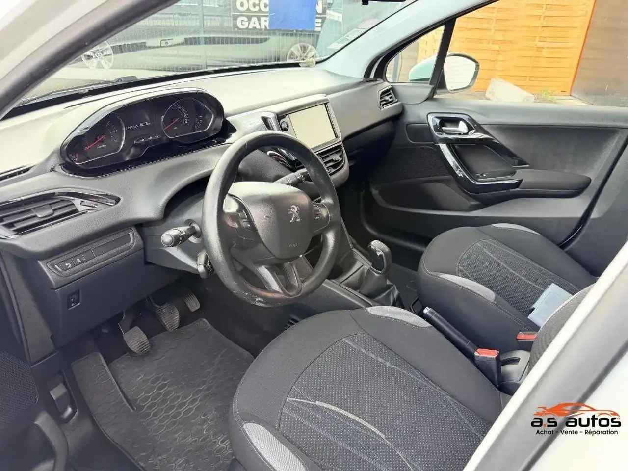 Peugeot 208 208 — photo 11