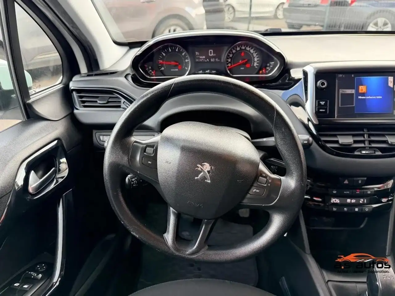 Peugeot 208 208 — photo 8