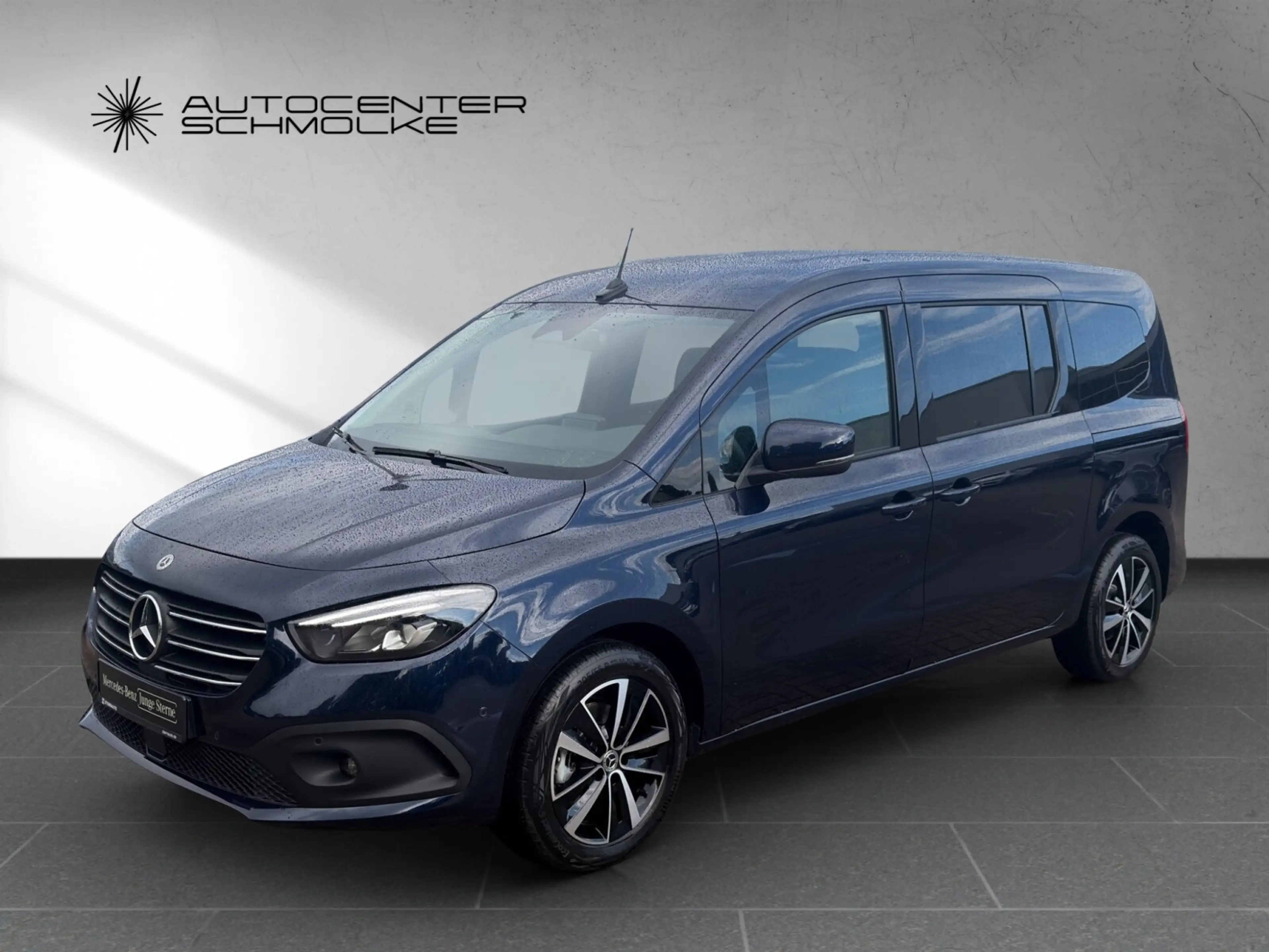 Mercedes-Benz T-Class T 180 L Progressive Ed *7-SITZER*AHK*NAVI*R'FK* — photo 2