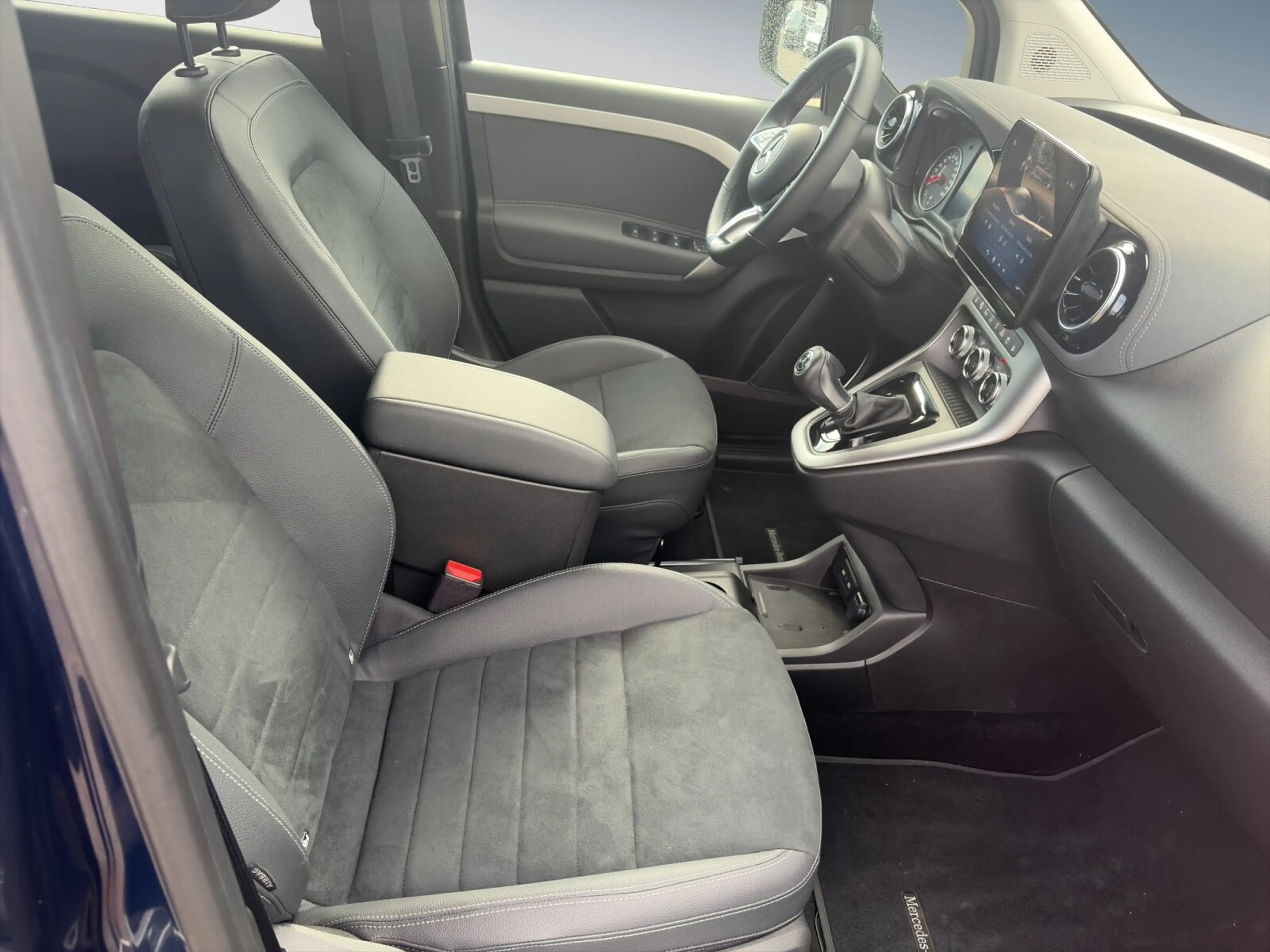 Mercedes-Benz T-Class T 180 L Progressive Ed *7-SITZER*AHK*NAVI*R'FK* — photo 10