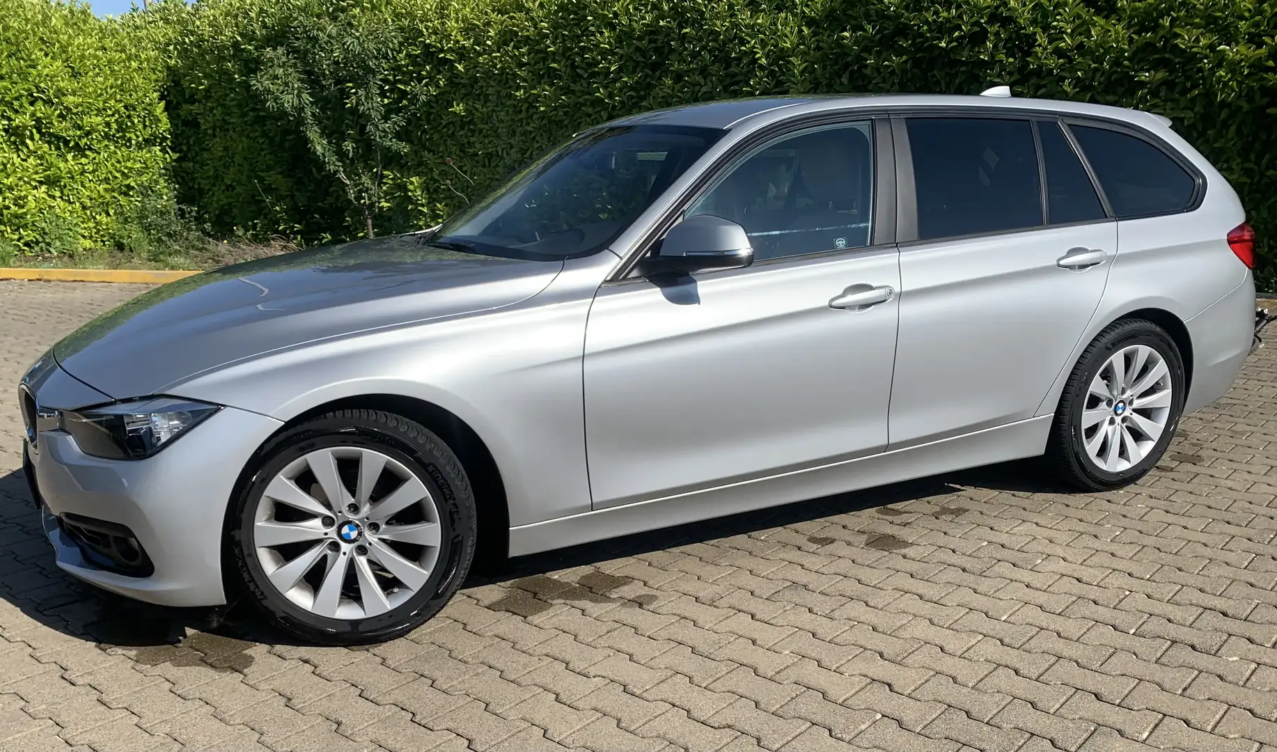 BMW 316 316d Touring Luxury auto - 2