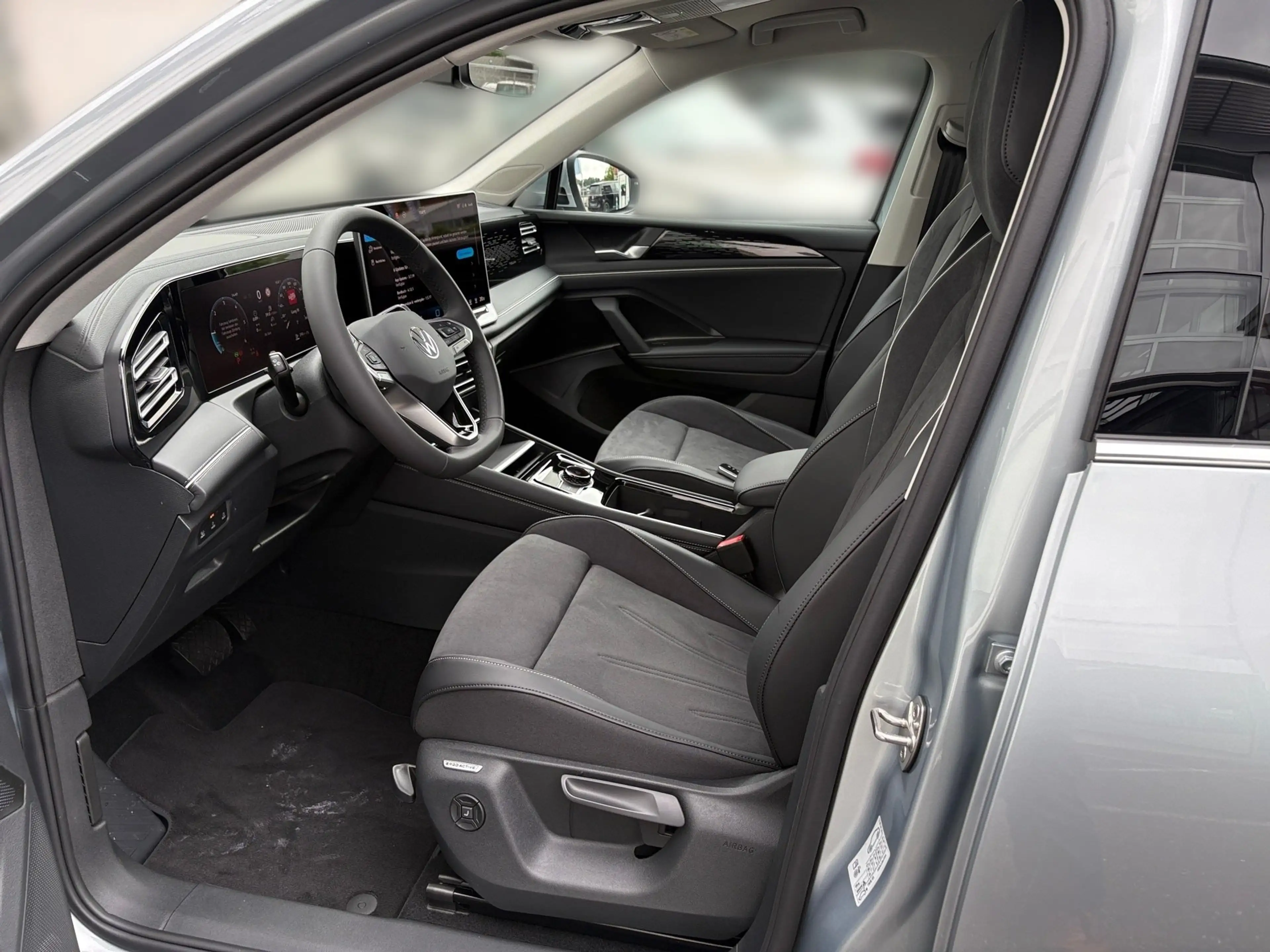 Volkswagen Tiguan 2.0 TDI Elegance *AHK*NAVI*KAMERA* — photo 11
