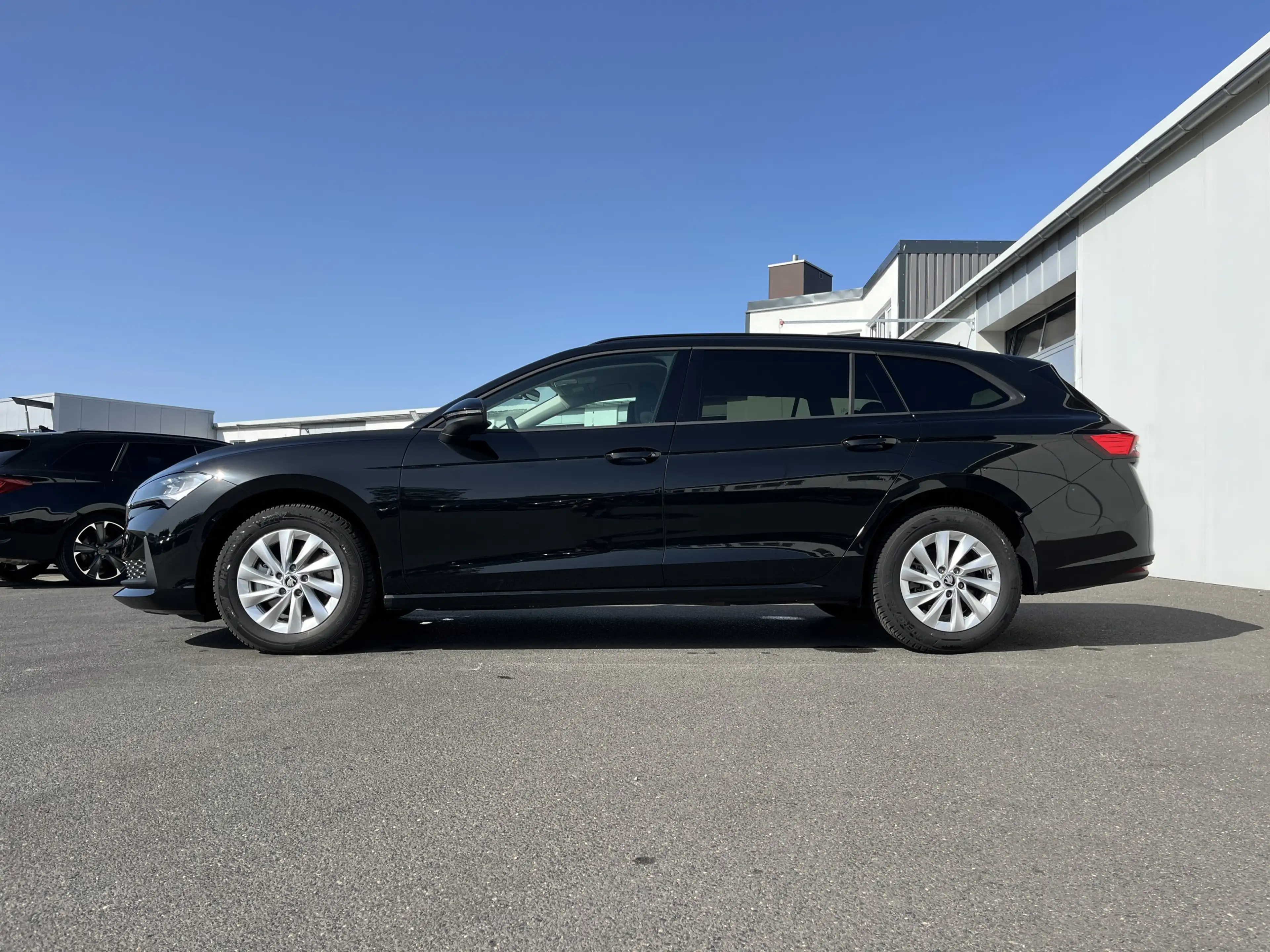 Skoda Superb Combi 2.0 TDI DSG Essence 199€ m.20% Anz. Navi A — photo 2