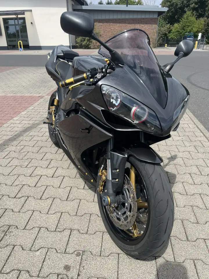 Yamaha YZF-R1