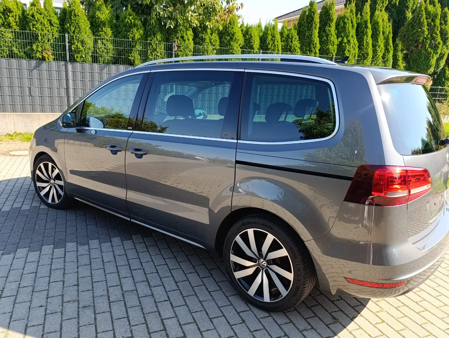 Volkswagen Sharan Sharan 2.0 TDI BlueMotion Technology Allstar Grau - 1