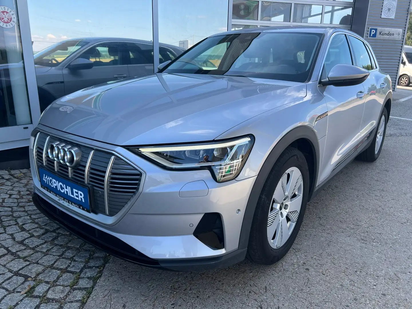 Audi e-tron 50 quattro Silber - 1
