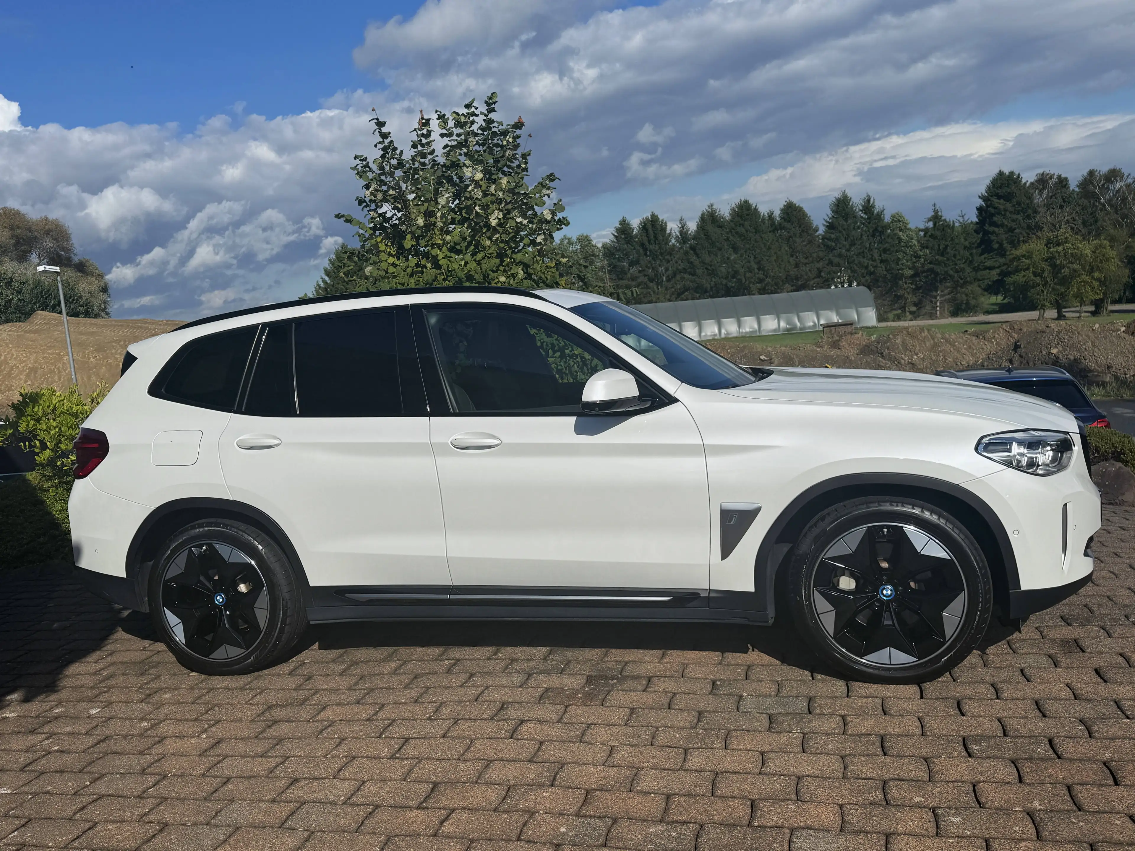 BMW iX3 Impressive AHK ACC HUD 360° Harman Kardon Leder — photo 3