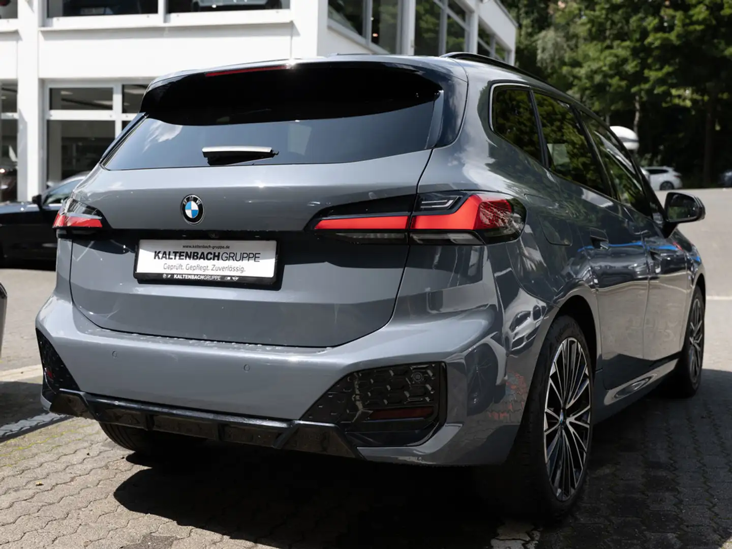 BMW 218 i Active Tourer M-Sport AHK LED HUD ACC Grijs - 2