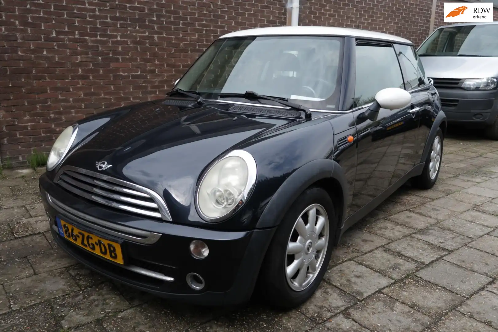 MINI Cooper Mini 1.6 Zwart - 1