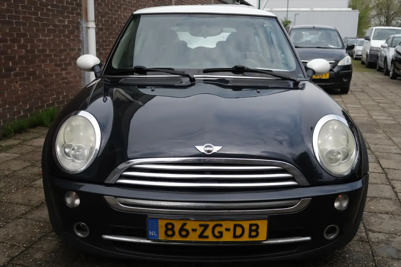 MINI Cooper Mini 1.6 Zwart - 2