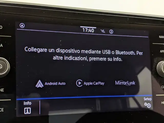 Volkswagen T-Roc view 13
