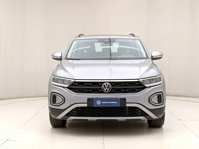 Volkswagen T-Roc view 2