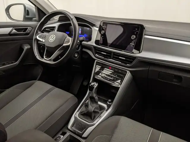 Volkswagen T-Roc view 6