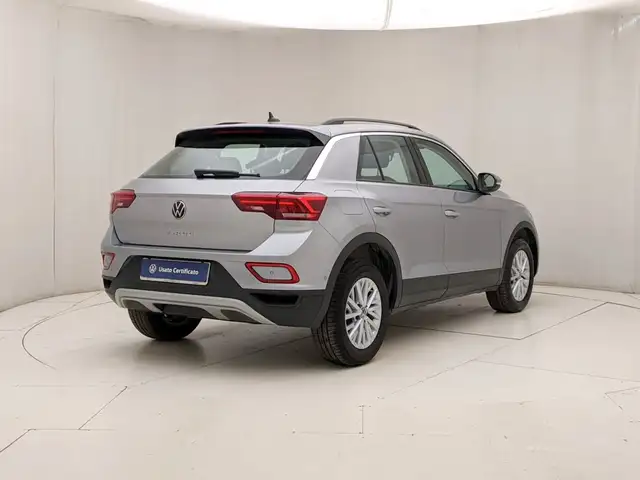Volkswagen T-Roc view 4