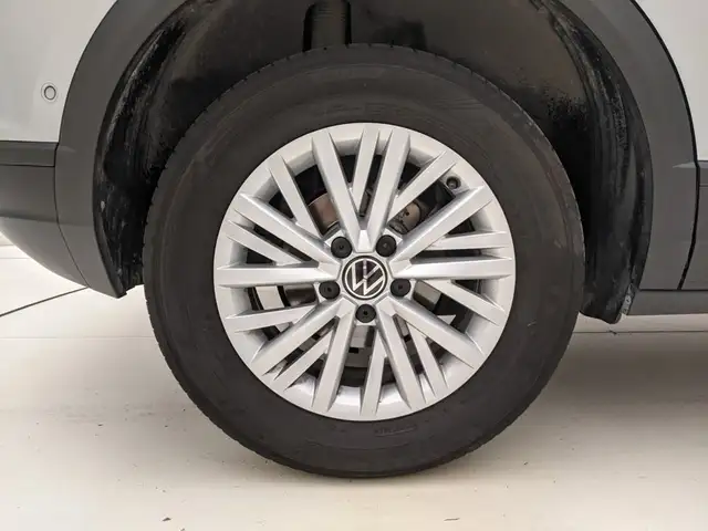 Volkswagen T-Roc view 9