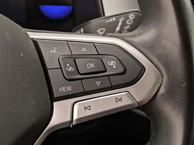 Volkswagen T-Roc view 11