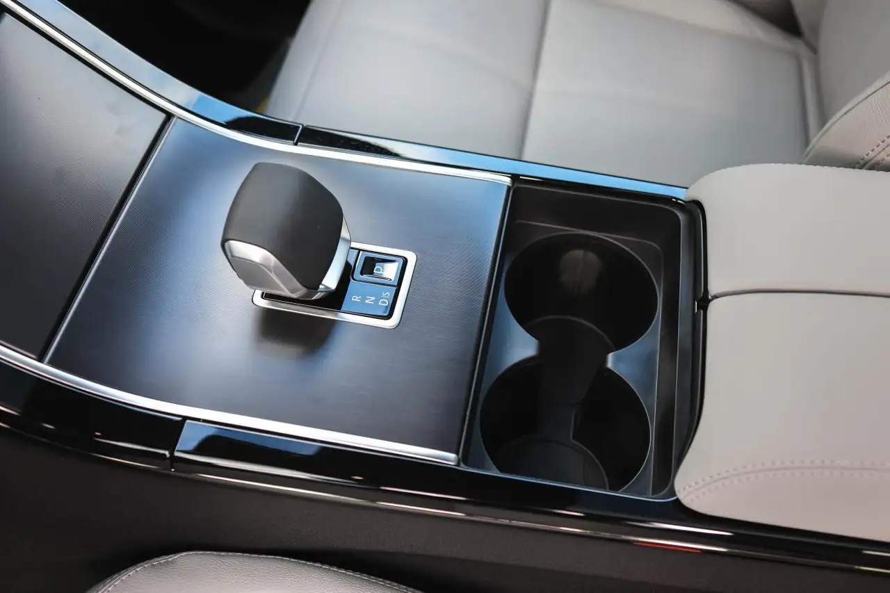Land Rover Range Rover Velar снимка Land Rover Range Rover Velar