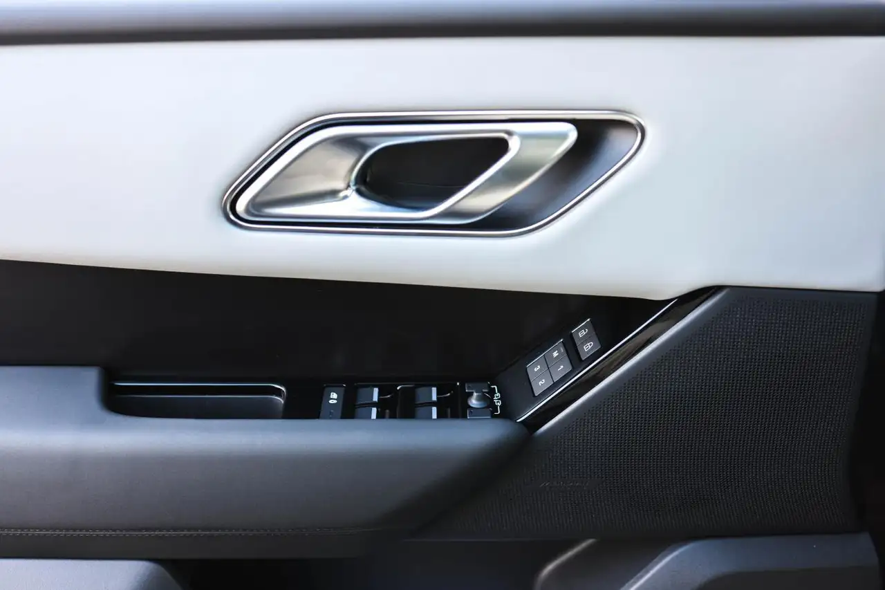 Land Rover Range Rover Velar снимка Land Rover Range Rover Velar
