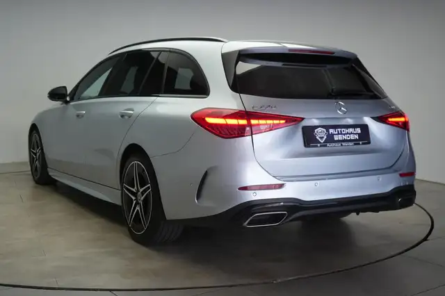 Mercedes-Benz C-Class view 4