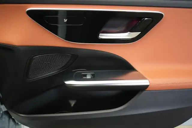 Mercedes-Benz C-Class view 9