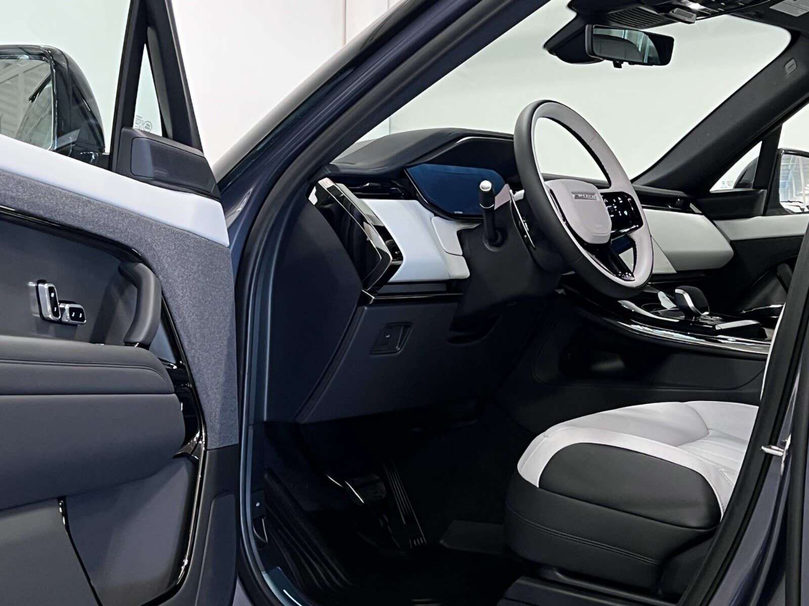 2025 Land Rover Range Rover Sport P400 DYNAMIC HSE alt 5