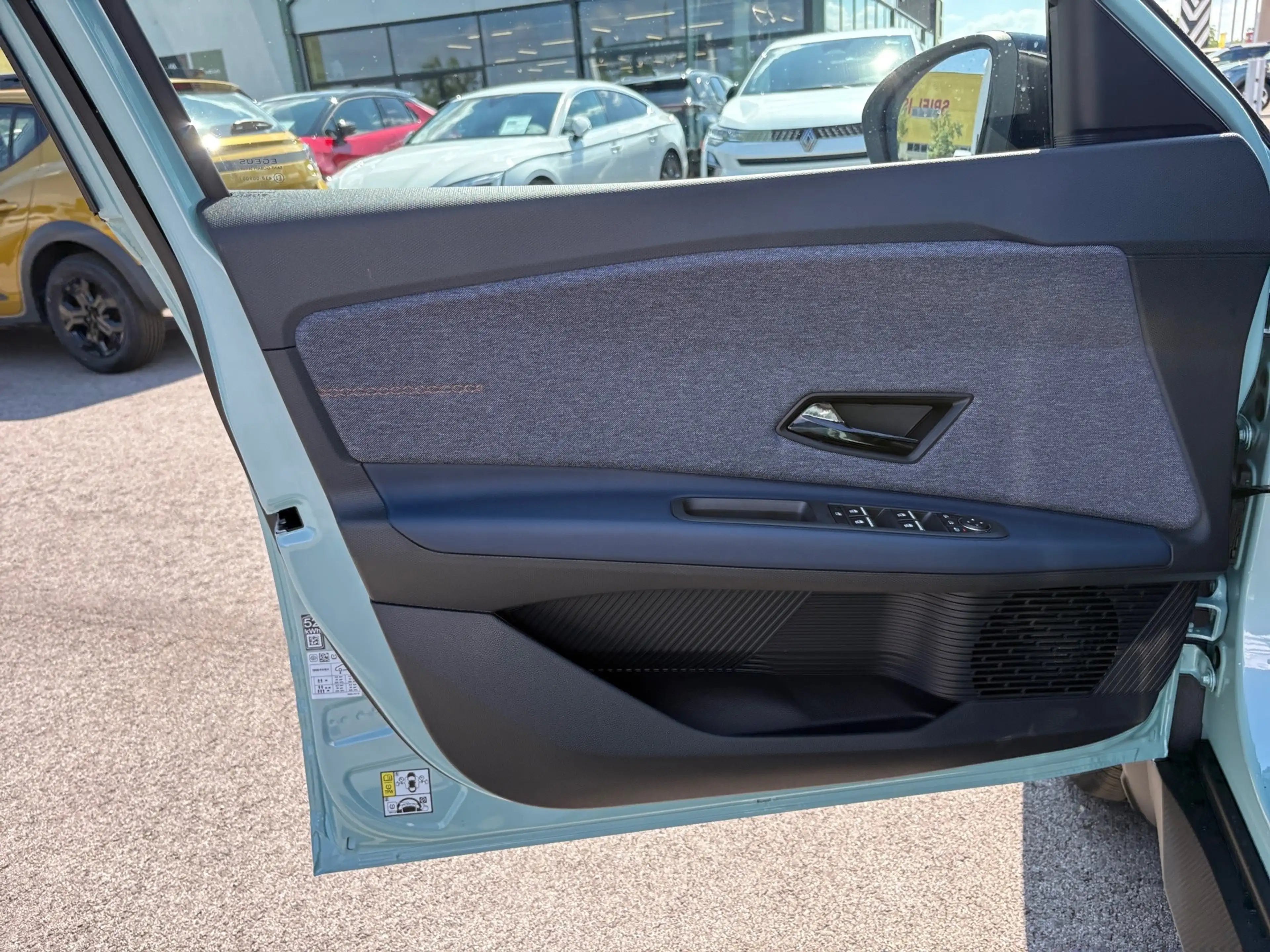 Renault R 4 RENAULT 4 E-TECH Techno 150 PS comfort range — photo 13