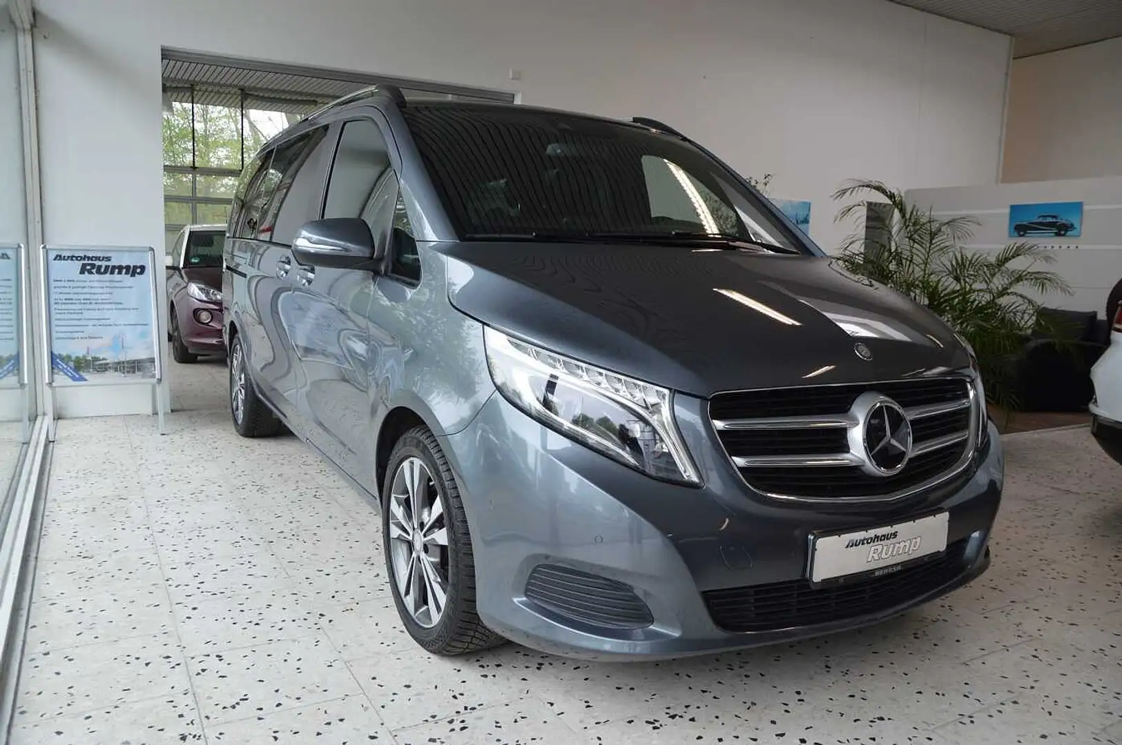 Mercedes-Benz V 220 d lang 7G-TRONIC SCORE Gri - 2