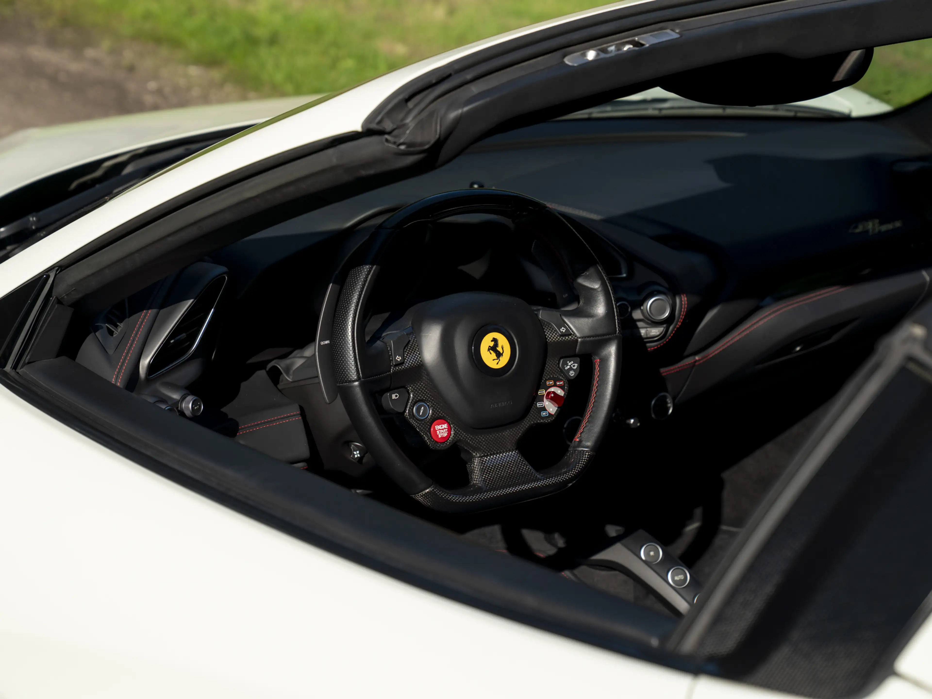 Ferrari 488 3.9 Spider HELE | Carbon ext. | New Power 06-2028 — photo 30