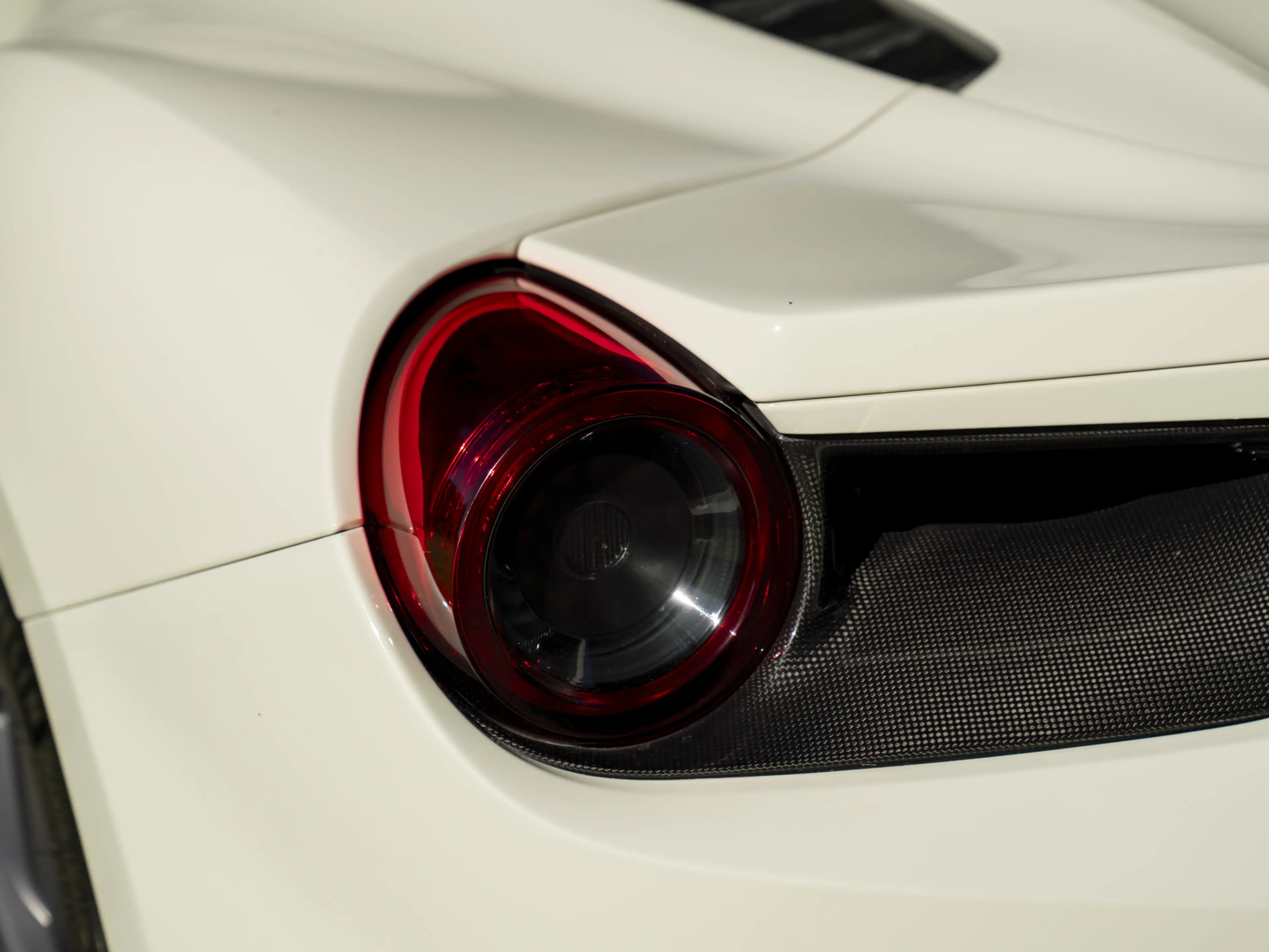 Ferrari 488 3.9 Spider HELE | Carbon ext. | New Power 06-2028 — photo 33