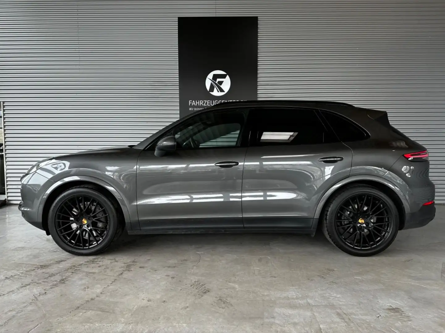 Porsche Cayenne S/CHRONO/HUD/APPLE CARPLAY/PDLS+ Grijs - 2