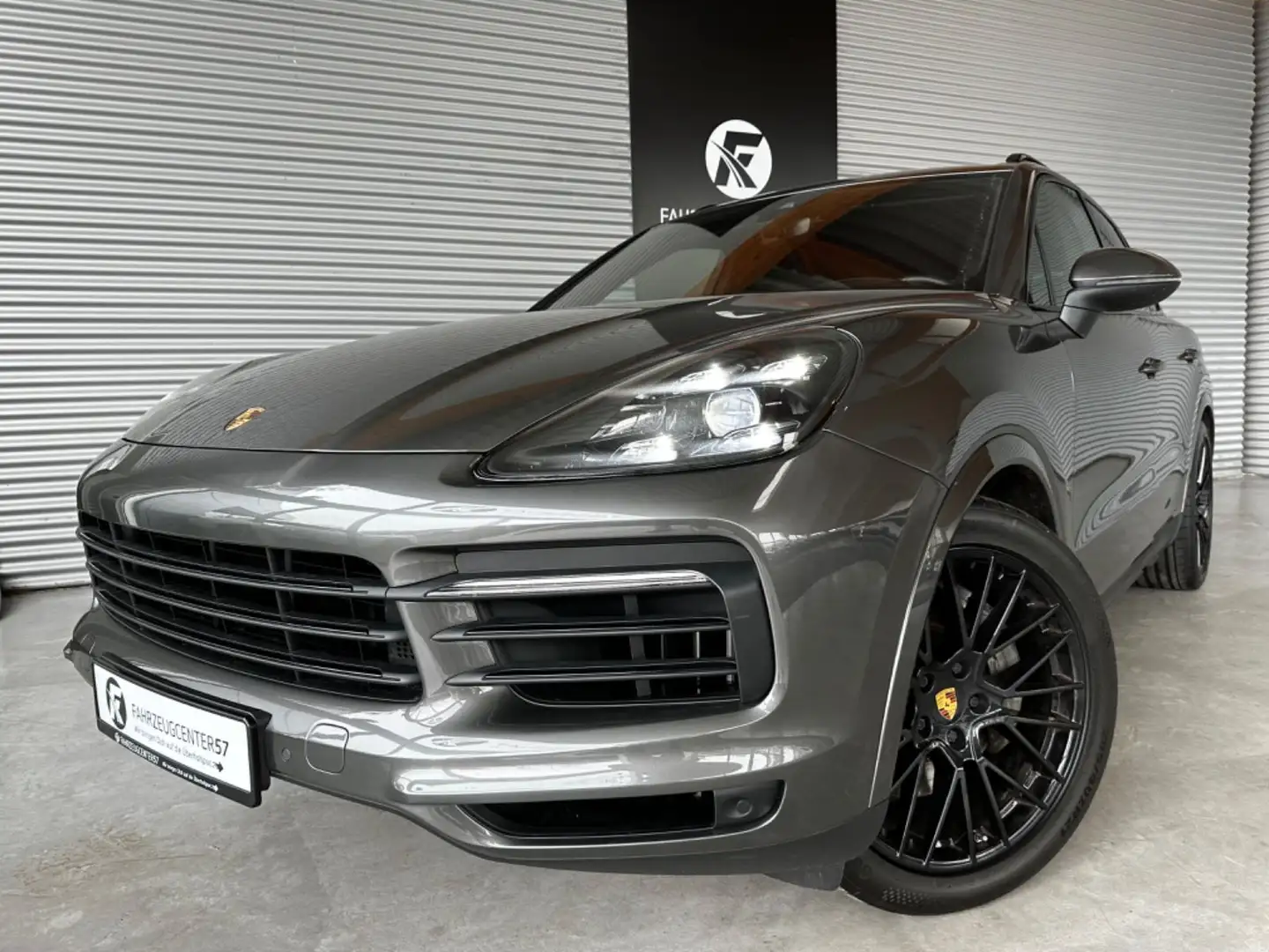 Porsche Cayenne S/CHRONO/HUD/APPLE CARPLAY/PDLS+ Grijs - 1